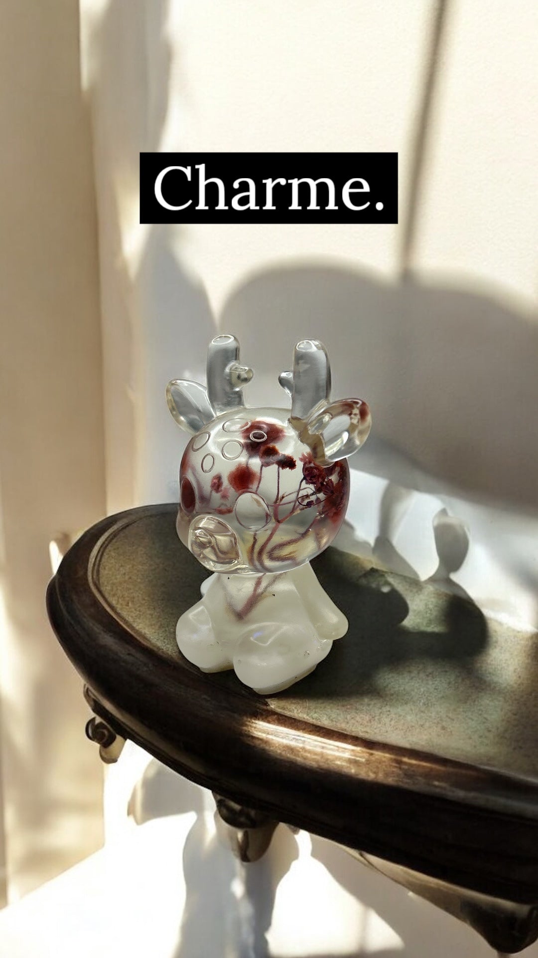 Figurine Biche avec des fleures séchées en résine époxy