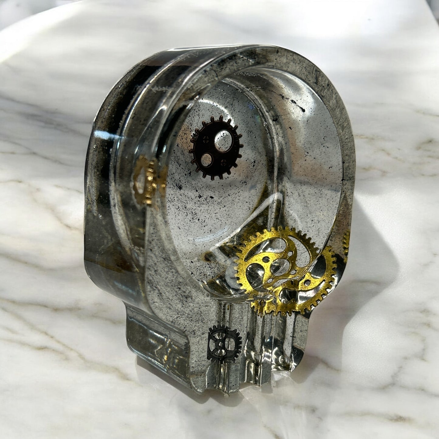 Cendrier “Crâne Mécanique” en Résine Époxy – Pièce Unique