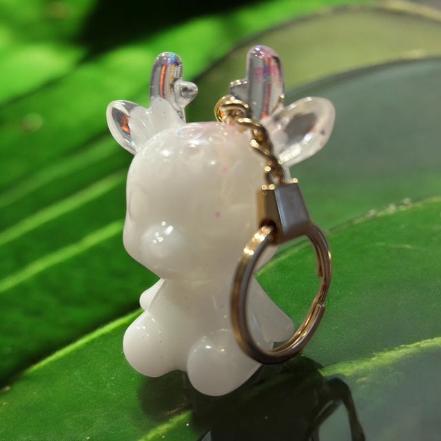 Biche porte-clés en résine époxy