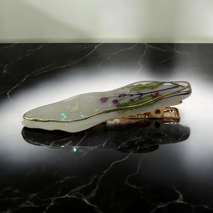 Barrette à cheveux avec des fleurs séchées en résine époxy