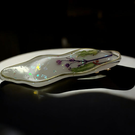 Barrette à cheveux avec des fleurs séchées en résine époxy