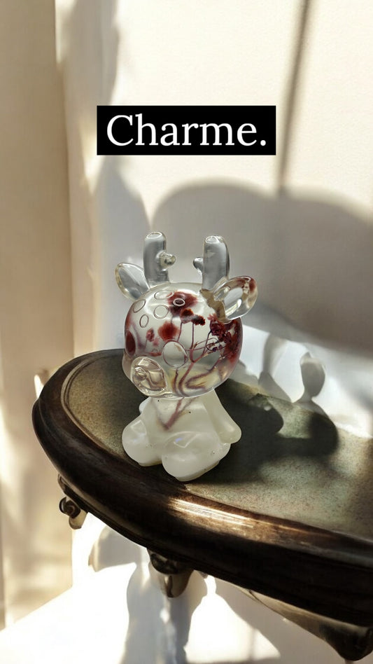 Figurine Biche avec des fleures séchées en résine époxy