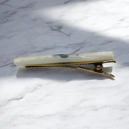 Barrette à cheveux avec des fleurs séchées en résine époxy