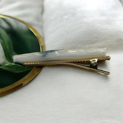 Barrette à cheveux avec des fleurs séchées en résine époxy