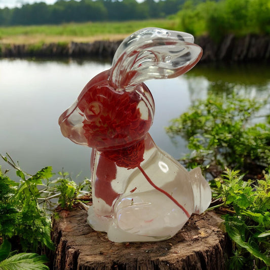 Figurine Lapin avec des fleures séchées en résine époxy