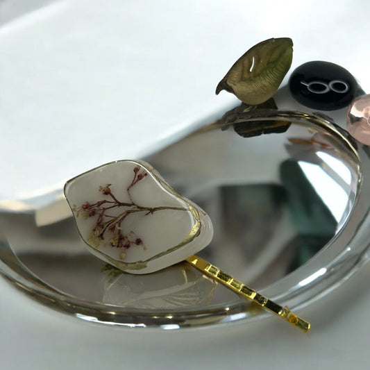 Barrette à cheveux avec des fleurs séchées en résine époxy