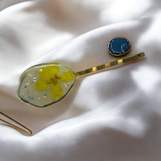 Barrette à cheveux avec des fleurs séchées en résine époxy
