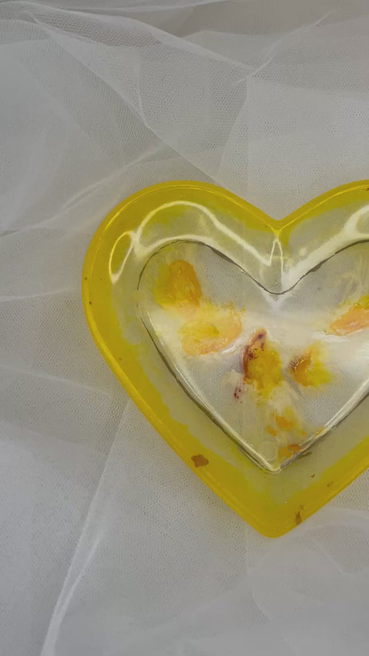 Petit cœur à prendre en résine époxy