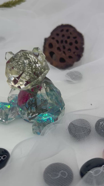 Figurine Ours géométrique avec des fleures séchées en résine époxy