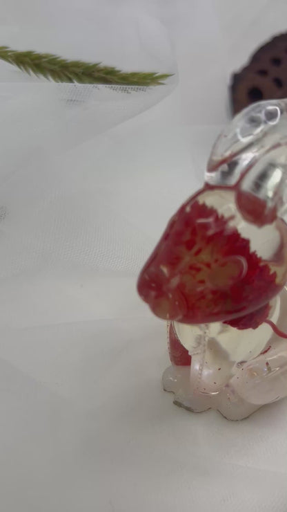 Figurine Lapin avec des fleures séchées en résine époxy